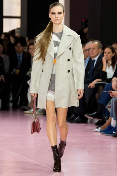 Look 29